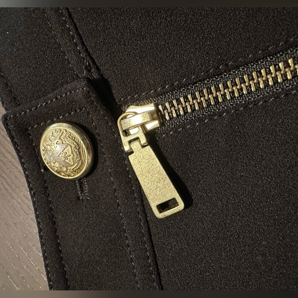 Express Zip-Up Gold Zipper Black Stretch Shorts in Size 0 (Like New!) - Picture 5 of 6